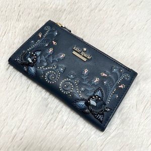 Kate spade navy leather floral embellished wallet. Gorgeous 😍💙